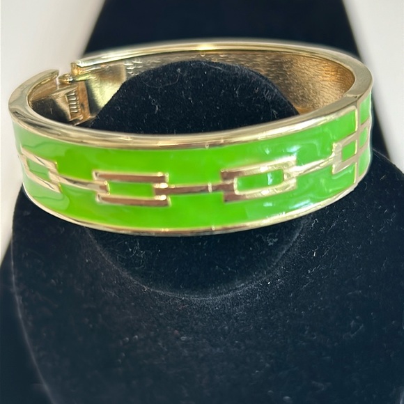 Kelly Green / Goldtone Shiny Enamel Metal Hinged Bangle Bracelet OSFM - Picture 2 of 5